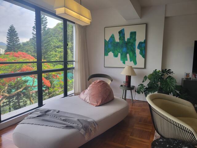 Quiet luxury in Repulse Bay gallery image 3