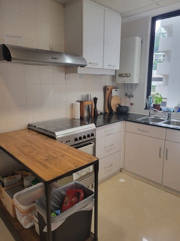 Quiet luxury in Repulse Bay gallery image 5