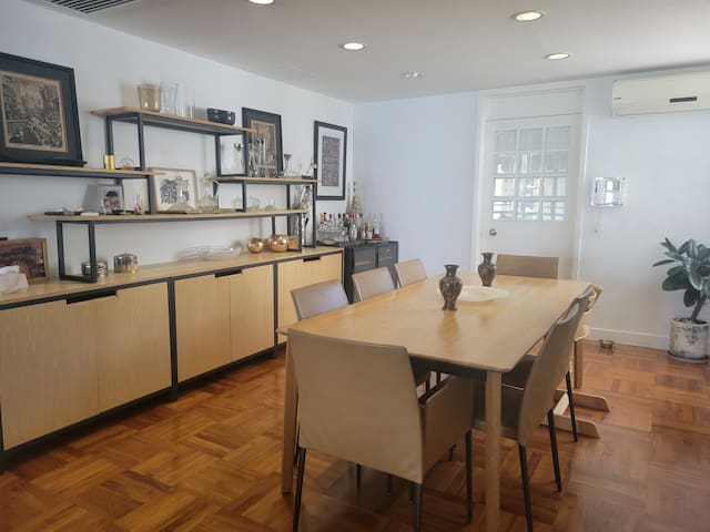 Quiet luxury in Repulse Bay gallery image 4