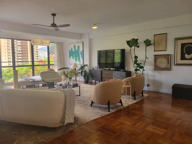 Quiet luxury in Repulse Bay gallery image 2