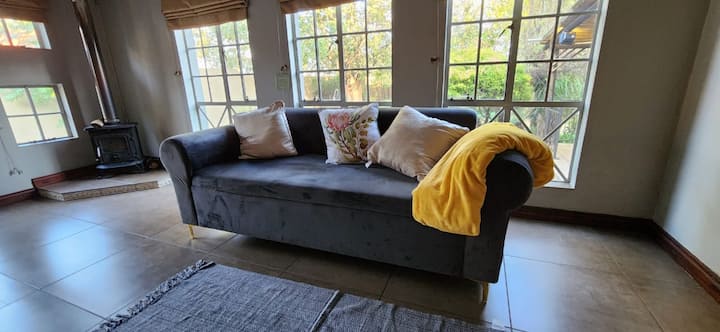 Beautiful 4-bedroom Guesthouse - Brakpan
