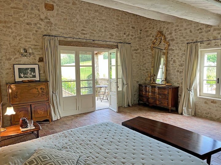 Apartmán „Celeste“ 
S vlastnou terasou/úžasným výhľadom . Expozícia na juhu / východe 
Veľká kúpeľňa so sprchovacím kútom a toaletou 
S vlastnou terasou / nádherným výhľadom 
Južná/východná expozícia
Veľká kúpeľňa so sprchovacím kútom a toaletou