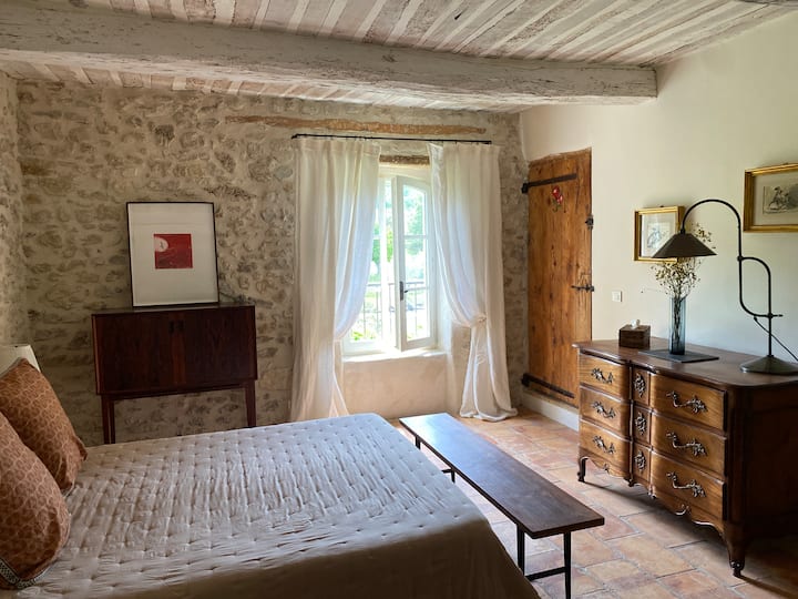 Apartmán „Cerise“

Vue imprenable sur la propriété . Expozícia plein sud
Salle d'eau privative + toilettes 

Úchvatný výhľad na objekt. Expozícia orientovaná na juh.
Vlastná sprchovňa + WC
