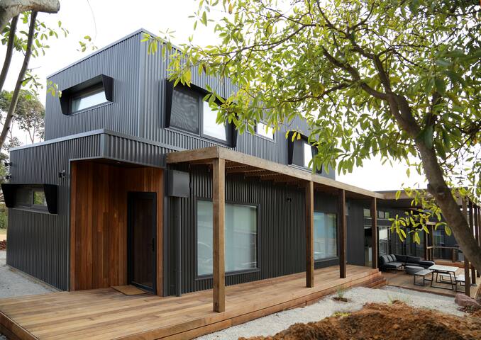 Brand new home close to beach, river and shops