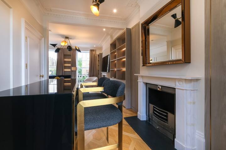 AC 4 bd House 1 minutes from Hyde park gallery image 2