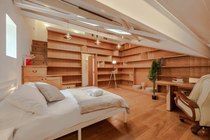 London City Center Apartment in Iconic Building gallery image 4