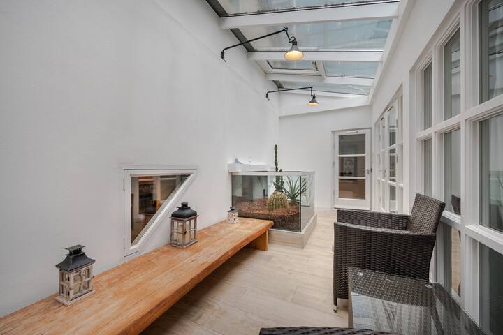 London City Center Apartment in Iconic Building gallery image 5