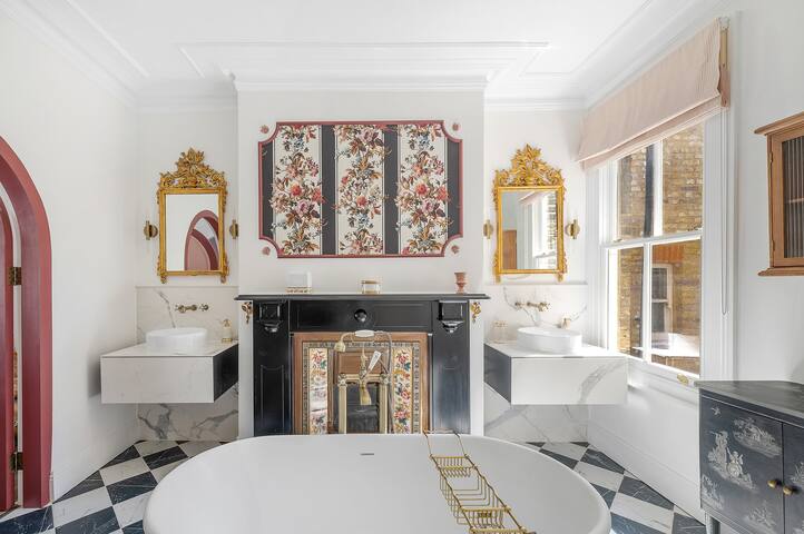 Blossom House New 3bed house in Barons Court gallery image 5