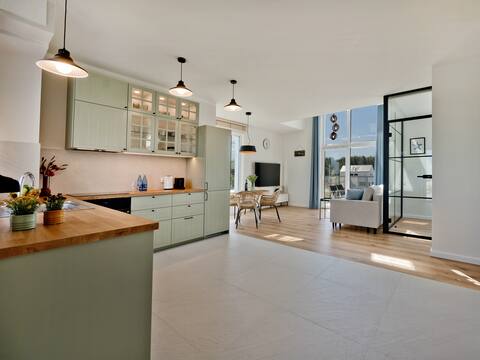 BlueApartPL Spacious cliffside unit