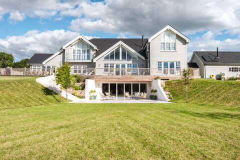 Meon Valley Mansion