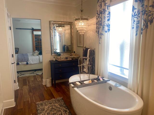 Exquisite 3-Bed Home available gallery image 3