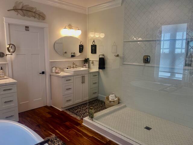 Exquisite 3-Bed Home available gallery image 4