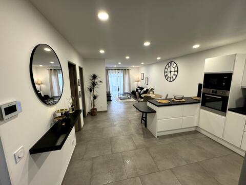 Beautiful 3P Jacuzzi house - the hillsides