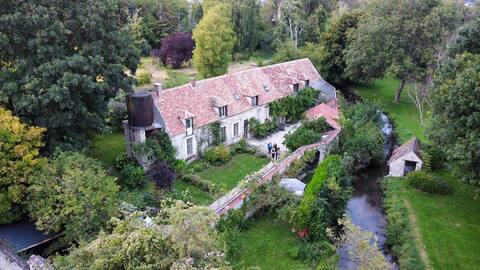 16th century farmhouse with all amenities, large garden
