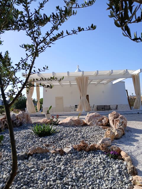 Top performing Airbnb: Simple and refined in Martina Franca