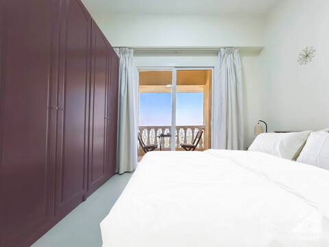 NEW Luxury Studio with Balcony in Royal Breeze 2