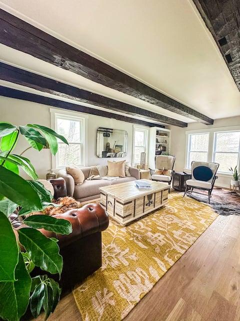 Chic 1810 Farmhouse Mountain Retreat