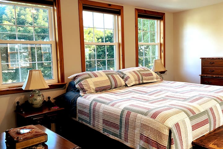 GLAVNA SPAVAĆA SOBA - BRAČNI KREVET (ŠIRINE 180 - 200 CM)
