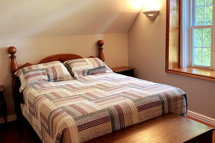 SPAVAĆA SOBA 2 - 1 BRAČNI KREVET + 1 BRAČNI KREVET (160X200 