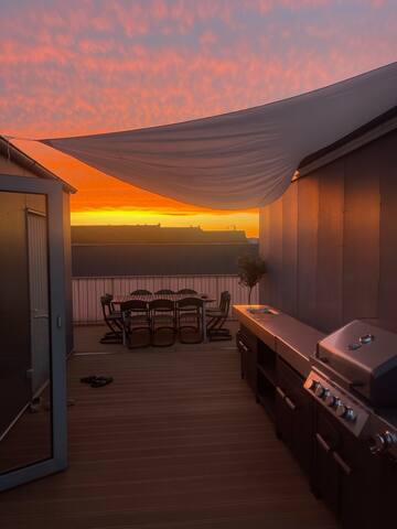 Townhouse w. private rooftop