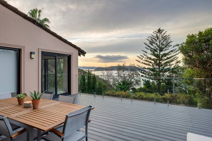 Palm Beach Chic: Sprawling Luxury with Ocean Views gallery image 5