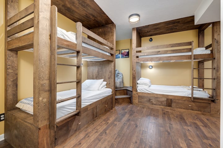 Персонализирани легла от масивно дърво | Сутерен | Кът за четене на катерене