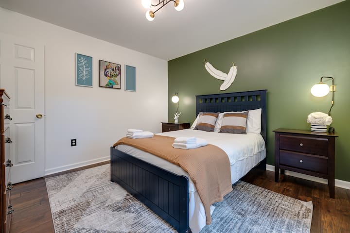 Пълна спалня - основно ниво - телевизор