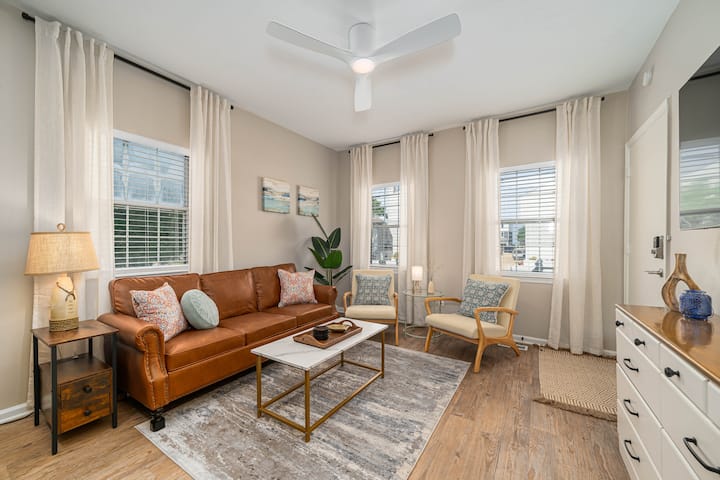 Jane Suite | Beach | Balcony | Fire Pit - Norfolk, VA