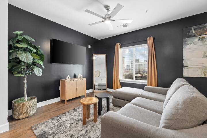 The Celebrity Suite The Gulch