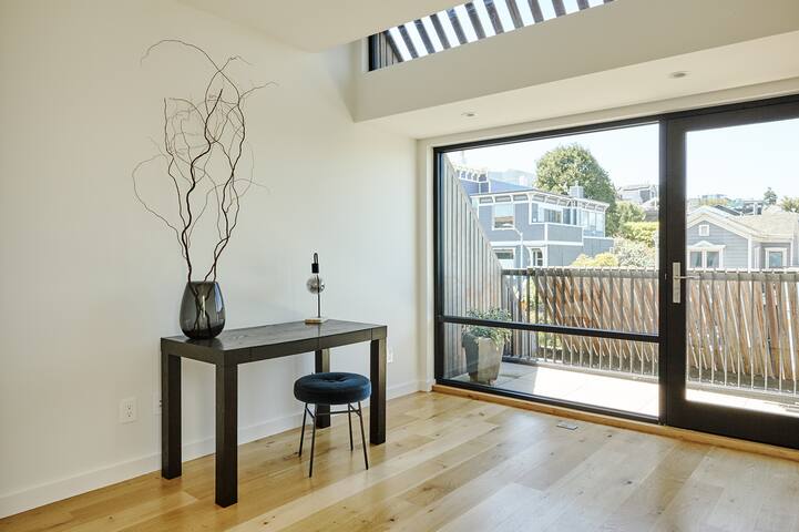 Modern SF Skyline View gallery image 5