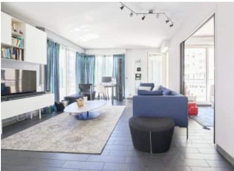 Popular Airbnb listing: 2 bedroom apartment with terrace in Boulogne Billancourt