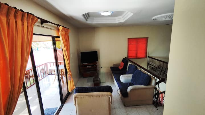 Villa House For 6-10pax W/ Wi-fi Near White Beach - Moalboal