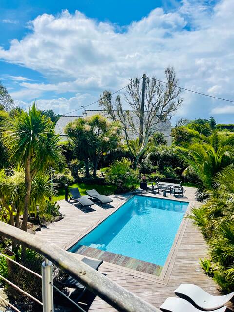 Villa Rospico, 200 m from the beach with pool