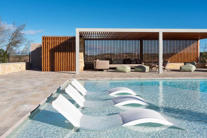 Lujosa Villa con Vistas y Piscina infinita gallery image 2