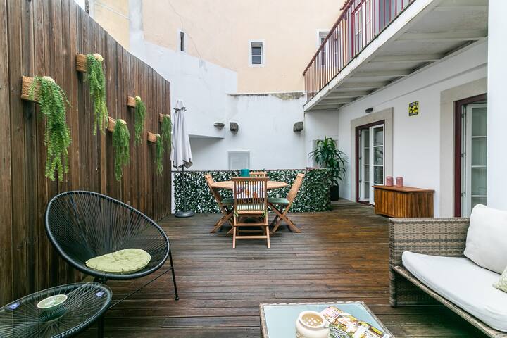Cozy Alfama Terrace Retreat in Lisbon gallery image 3
