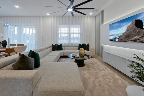 Top performing Airbnb: Luxury Designer Villa 6 Suites Pool BBQ Arcade in Williamsburg
