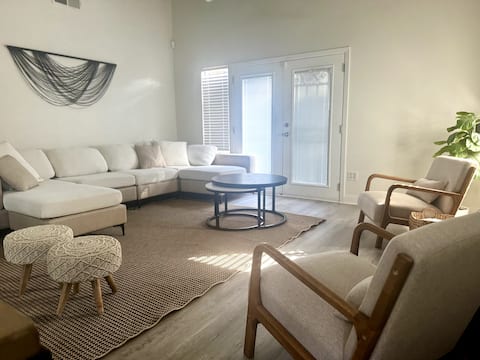 Top performing Airbnb: Fun-Filled Stay | Pool, Hot Tub & Arcade & more in Bakersfield