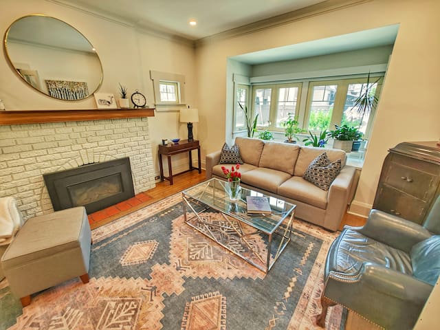 Charming Urban Retreat Midtown