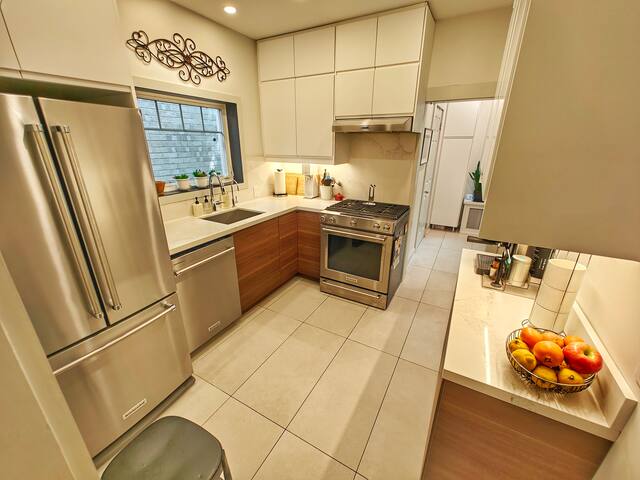 Charming Urban Retreat Midtown gallery image 5