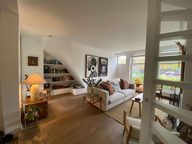 Amazing 2-story canal house with private garden!