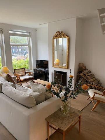 Amazing 2-story canal house with private garden! gallery image 4