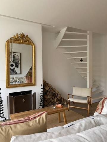 Amazing 2-story canal house with private garden! gallery image 5