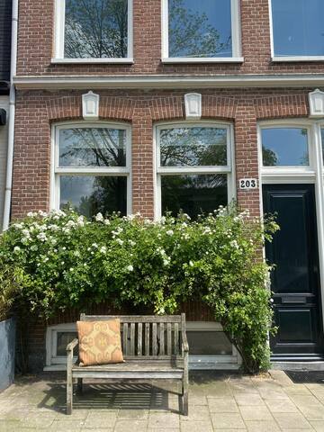 Amazing 2-story canal house with private garden! gallery image 3