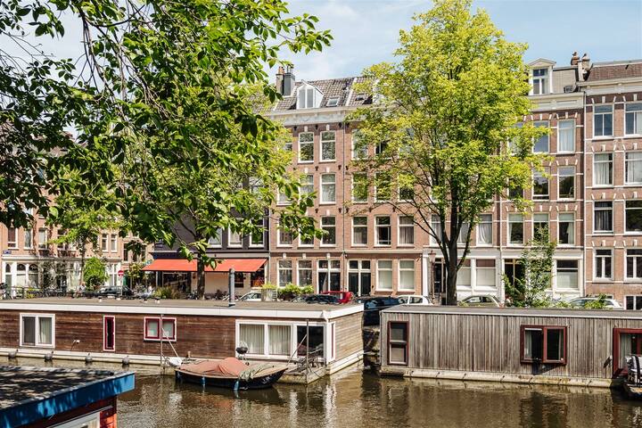 Amazing 2-story canal house with private garden! gallery image 2