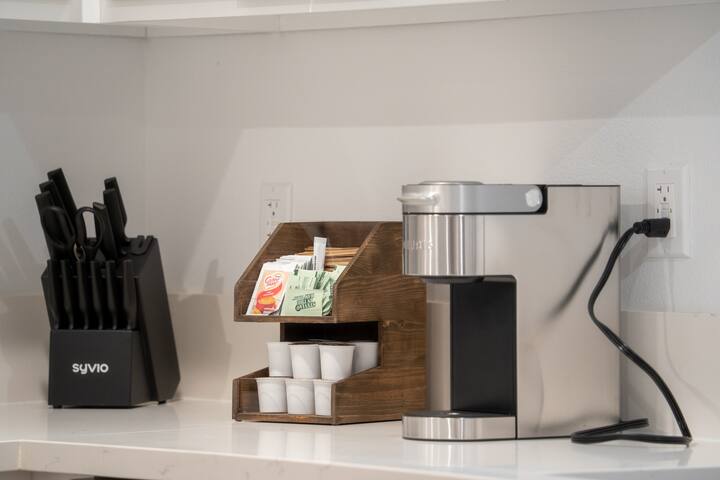 Stylish MidCity Home Near USC gallery image 4