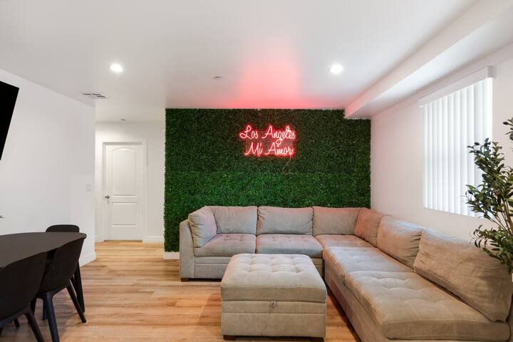 Stylish MidCity Home Near USC gallery image 2