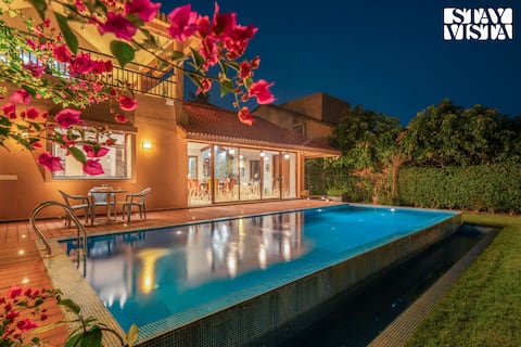 StayVista @ Ishva Bungalow w/ meals & Lawn