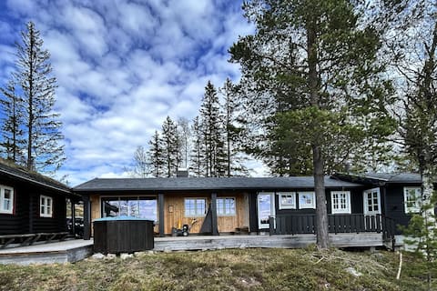 Undisturbed, west-facing cabin Norefjell