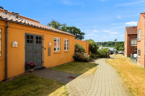 Cozy little townhouse by the lake