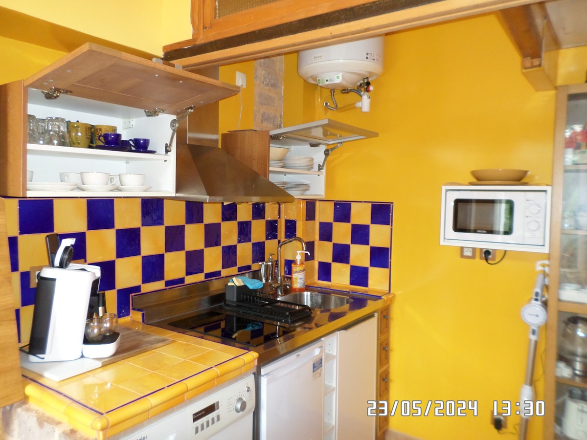 Popular Airbnb listing: Ground floor apartment with garden in Saint Denis